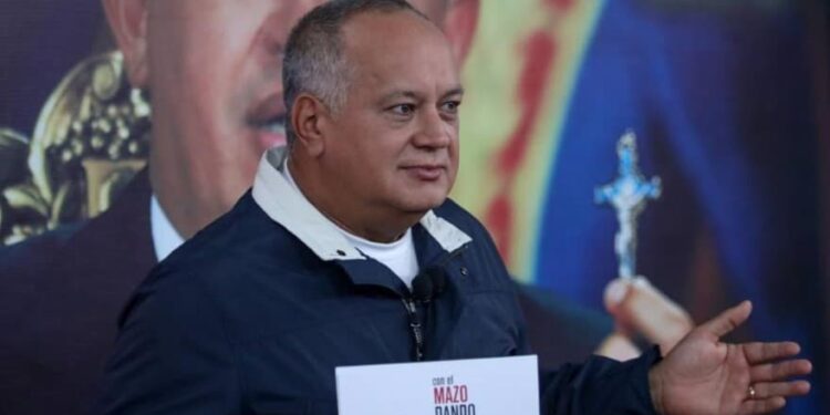 Diosdado Cabello. Foto Con el mazo.