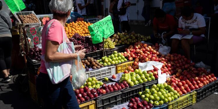 Vzla, compras navideñas. Foto EFE Rayner Peña R