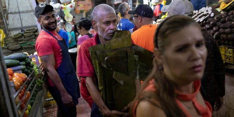 Vzla, compras navideñas. Foto EFE Rayner Peña R