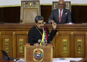 Nicolás Maduro, ofrece un discurso ante la Asamblea Nacional durante una rendición de cuentas sobre su Gobierno en el año 2022, hoy, en Caracas (Venezuela). Desde la sede del Legislativo, en Caracas, el presidente Nicolás Maduro rendirá cuentas sobre su gestión en 2022. Mientras tanto, el ministro de Relaciones Exteriores, Yván Gil, aseguró que el "rol que juega Venezuela como fuente de país energético", con una "una capacidad de infraestructura creada en revolución", va a ser "fundamental" en el mundo. EFE/ Miguel Gutiérrez