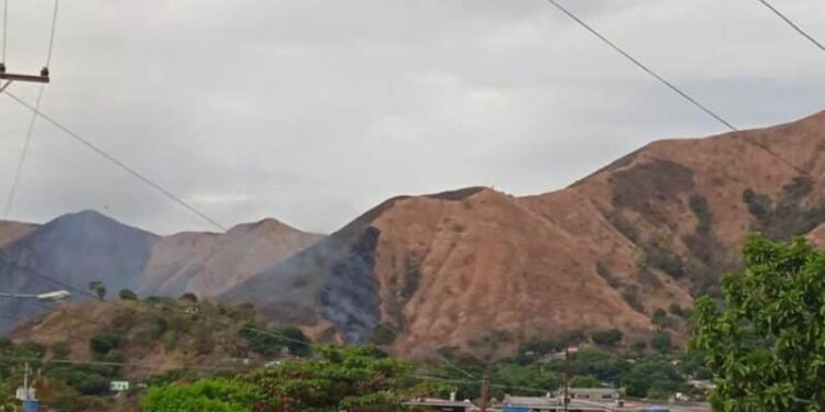 A diario se observa la quema de cerros y zonas boscosas cercanas a comunidades. Foto Xiomara López