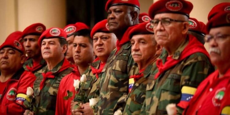 Diosdado Cabello. Cuartel de la Montaña. Foto Con el mazo