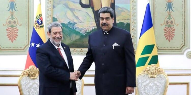 El Primer Ministro de San Vicente y las Granadinas, Ralph Gonsalves y Nicolás Maduro. Foto @PresidencialVen