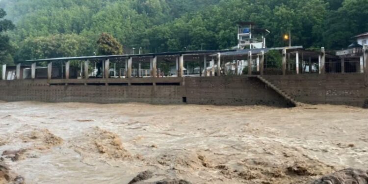 El desbordamiento de los ríos se dio por las fuertes lluvias del último fin de semana. (GAD Portovelo)