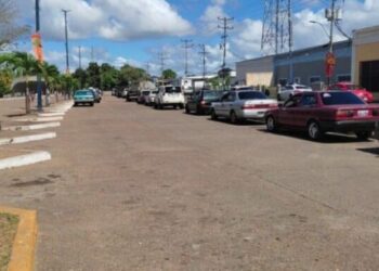 Tucupita, estación de servicio. Foto Tane Tanae, Radio Fe y Alegría Noticias.