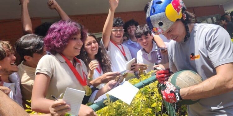 Colegio El Ángel celebra sus 46 años con Daniel Dhers