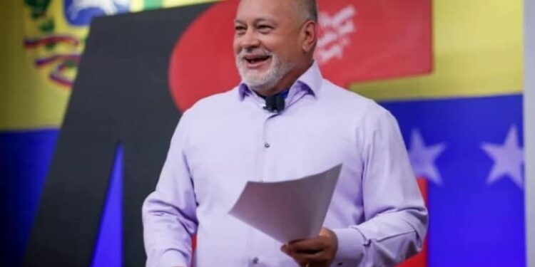 Diosdado Cabello. Foto Con el mazo.