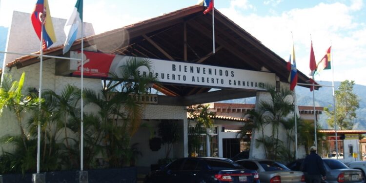 El aeropuerto Alberto Carnevali, Mérida. Foto de archivo.