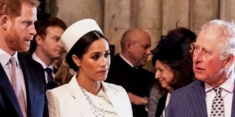 El príncipe Harry, Meghan Markle y el rey Carlos III. Foto de archivo.