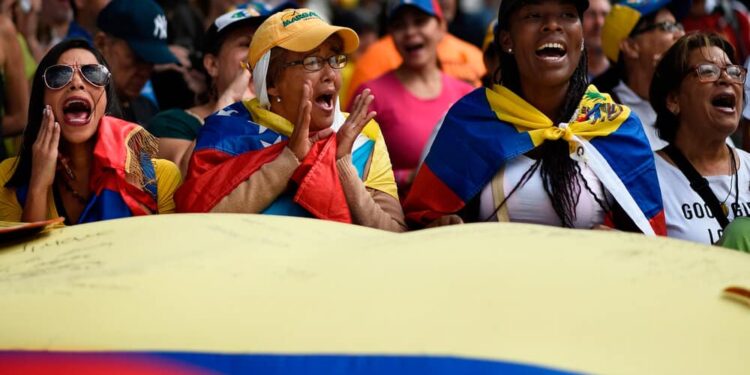 TOPSHOT - Supporters of Venezuelan opposition leader and self declared acting president Juan Guaido, cheer as they start gathering for a rally to press the military to let in US humanitarian aid, in eastern Caracas on February 12, 2019. - The tug of war between the government and opposition is centred on whether humanitarian aid will be allowed into the economically crippled country, which suffers shortages of food, medicine and other basics. (Photo by Federico PARRA / AFP)        (Photo credit should read FEDERICO PARRA/AFP/Getty Images)
