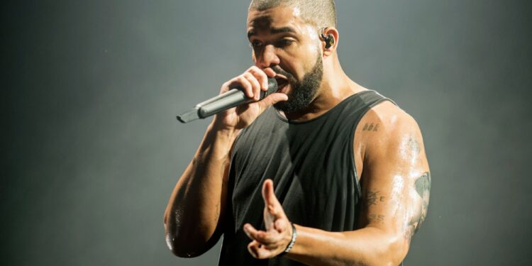 GLASGOW, SCOTLAND - MARCH 23:  Drake performs at The SSE Hydro on March 23, 2017 in Glasgow, United Kingdom.  (Photo by Ross Gilmore/Getty Images)