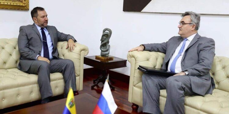 Canciller de Maduro Yván Gil y el embajador de Rusia ante Venezuela, Sergey Mélik-Bagdasárov. Foto @yvangil