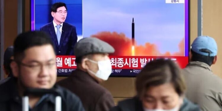 El nuevo Hwasung-18. fue lanzado el jueves como un recurso clave para la fuerza militar estratégica (REUTERS Kim Hong-Ji)