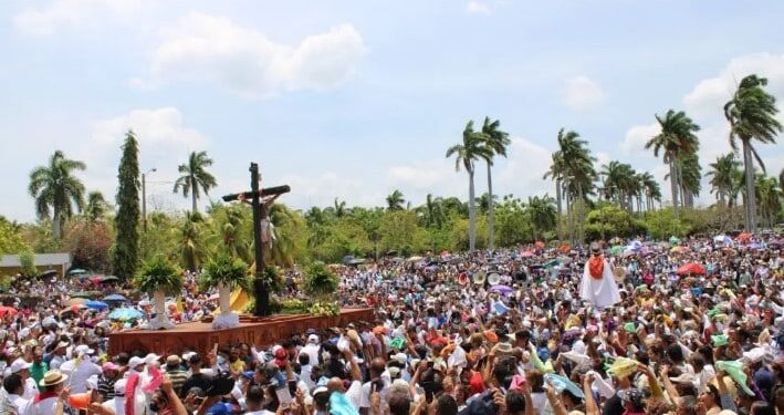 Las actividades convocadas por la Iglesia católica estuvieron concurridas pese al asedio policial. Foto: Confidencial | Redes sociales.