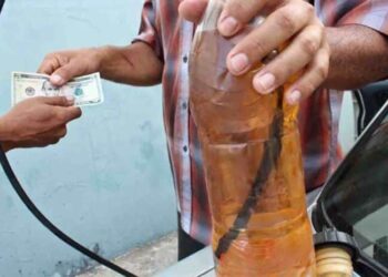 Venta de gasolina en el Zulia. Foto Tal Cual.