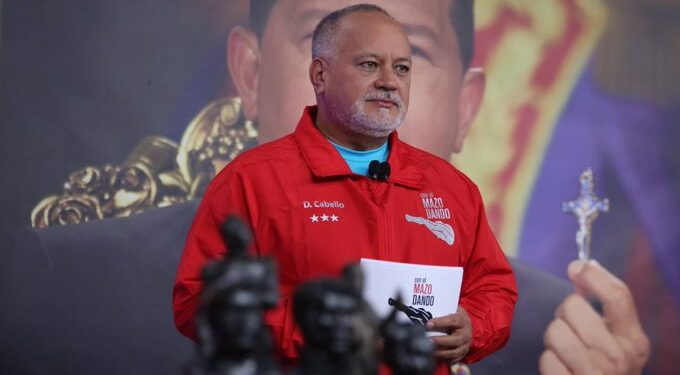 Diosdado Cabello. Foto Con el mazo