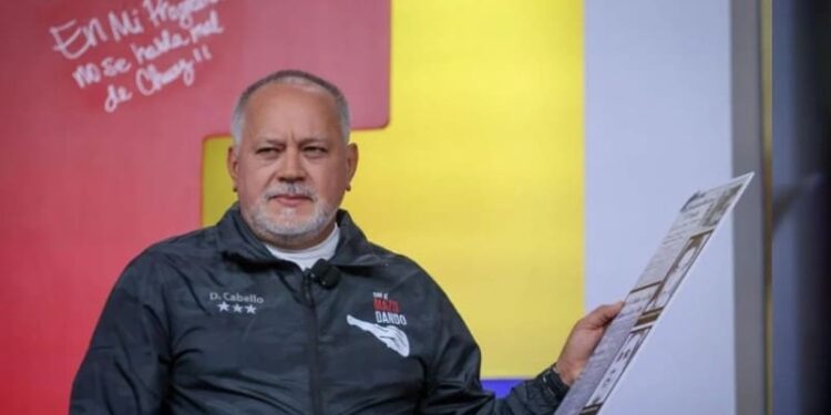 Diosdado Cabello. Foto Con el mazo.