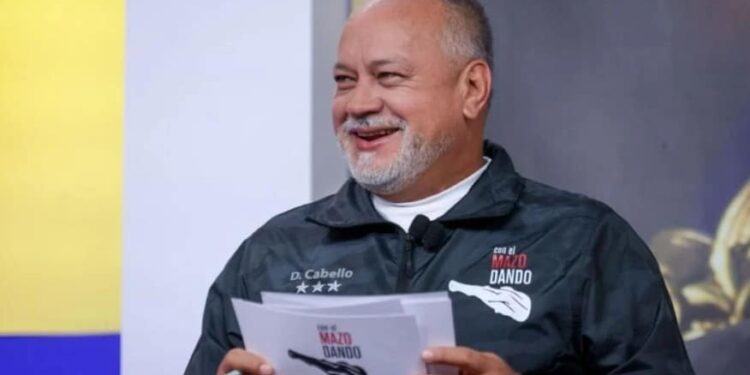 Diosdado Cabello. Foto Con el mazo.