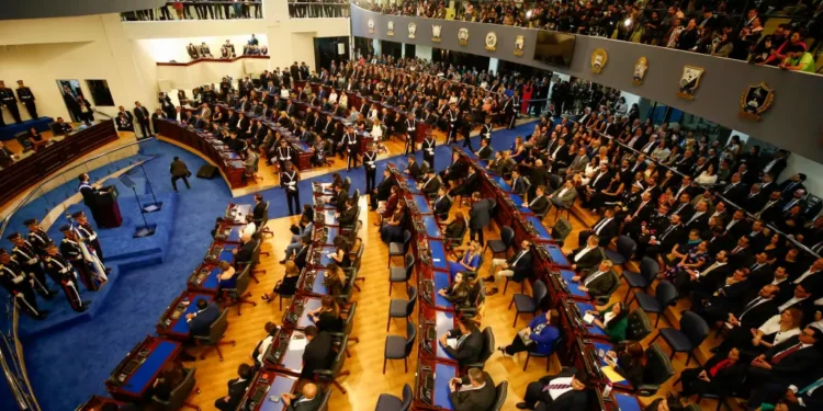 Vista general hoy de la sesión del Congreso en la que el presidente de El Salvador, Nayib Bukele, hizo un balance de su cuarto año de Gobierno, en San Salvador (El Salvador). EFE/Rodrigo Sura