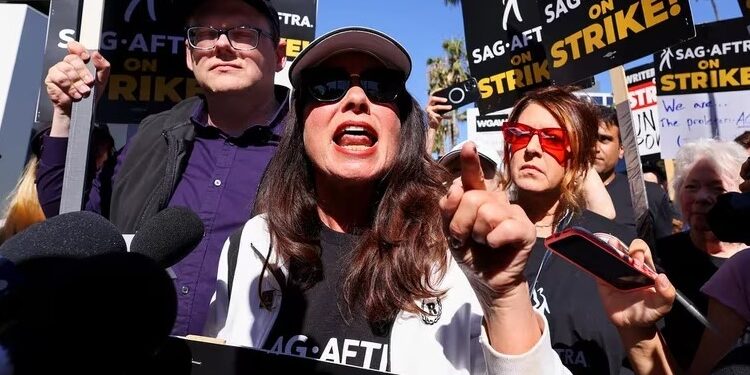 Fran Drescher, presidenta del gremio de actores de EE.UU. y erigida en una combativa líder sindical (Foto: Reuters)