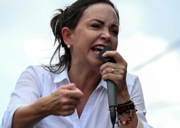 La opositora venezolana María Corina Machado discursa durante un mitin en la población de El Sombrero, Guárico, el 21 de julio © Federico PARRA / AFP