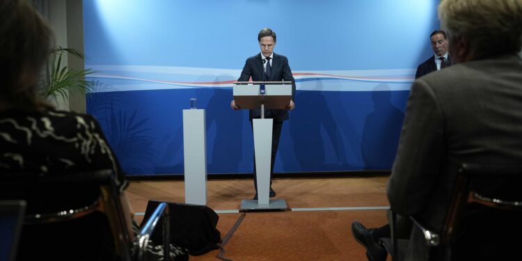 The Hague (Netherlands), 07/07/2023.- Dutch Prime Minister Mark Rutte speaks to the press after the government coalition collapsed following failed consultations on asylum policy, The Hague, Netherlands, 07 July 2023. Rutte on 07 July announced the government will resign as disagreements among coalition parties about asylum policy were 'irreconcilable'. (Países Bajos; Holanda, La Haya) EFE/EPA/PHIL NIJHUIS