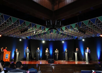Primer debate de precandidatos. EFE/ Miguel Gutiérrez