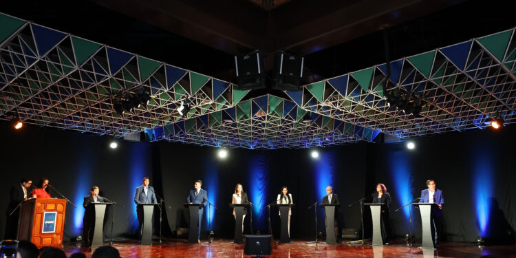 Primer debate de precandidatos. EFE/ Miguel Gutiérrez