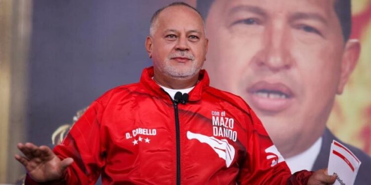 Diosdado Cabello. Foto Con el mazo