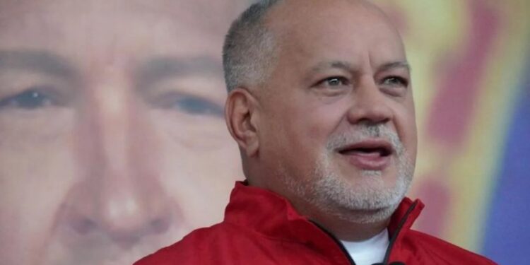 Diosdado Cabello. Foto Con el mazo.