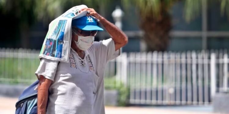 El jueves se reportó una máxima de 37 grados Celsiu, un valor que supera en medio grado el récord para un mes de agosto en toda la provincia de La Habana (EFE/Yander Zamora/Archivo)