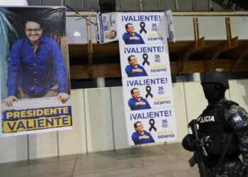 El asesinato a tiros del candidato presidencial Fernando Villavicencio, segundo en la intención de voto, conmocionó al país. El magnicidio tuvo lugar en vísperas de las elecciones generales anticipadas del 20 de agosto, donde la agresión vinculada al narco disparó la tasa de homicidios. (REUTERS)