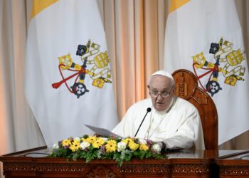 Ulaanbaatar (Mongolia), 02/09/2023.- A handout photo made available by the Vatican Media shows Pope Francis speaking during a courtesy visit to the State Palace in Ulaanbaatar, 02 September 2023, as part of his apostolic journey in Mongolia. Pope Francis landed on 01 September in Mongolia's capital Ulaanbaatar, starting his 43rd international Apostolic Journey to the predominantly Buddhist country until 04 September. (Papa) EFE/EPA/VATICAN MEDIA / HANDOUT HANDOUT EDITORIAL USE ONLY/NO SALES