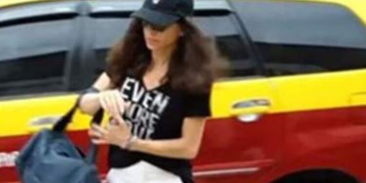 El enigmático mensaje en la camiseta de la madre de Daniel Sancho, homicida de Edwin Arrieta. Foto Captura de pantalla de Telecinco