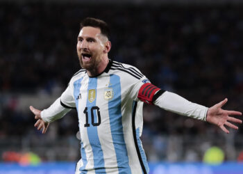 AME7420. BUENOS AIRES (ARGENTINA), 07/09/2023.- Lionel Messi de Argentina celebra un gol hoy, en un partido de las Eliminatorias Sudamericanas para la Copa Mundial de Fútbol 2026 entre Argentina y Ecuador en el estadio Más Monumental en Buenos Aires (Argentina). EFE/ Luciano González