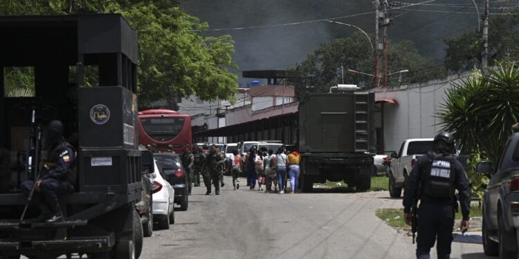 Relatives (C) of inmates wait for news after authorities seized control of the Tocoron prison in Tocoron, Aragua State, Venezuela, on September 20, 2023. Venezuela said Wednesday it had seized control of a prison from the hands of a powerful gang with international reach, in a major operation involving 11,000 members of its security forces. (Photo by YURI CORTEZ / AFP)