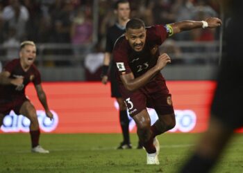 Venezuela's forward Salomon Rondon celebrates scoring his team's first goal during the 2026 FIFA World Cup South American qualifiers football match between Venezuela and Paraguay, at the Monumental stadium in Maturin, Venezuela, on September 12, 2023. (Photo by Yuri CORTEZ / AFP)