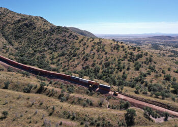 Vista aérea de contenedores colocados como muro fronterizo en la ciudad San Luis Río Colorado, estado de Sonora (México). Imagen de archivo. EFE/Daniel Sánchez