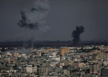 Gaza City (---), 07/10/2023.- Smoke rises after an Israeli air strike in Gaza City, 07 October 2023. Rocket barrages were launched from the Gaza Strip early 07 October in a surprise attack on Israel claimed by the Islamist movement Hamas. In a televised statement, the Israeli prime minister said the country is at war. EFE/EPA/MOHAMMED SABER