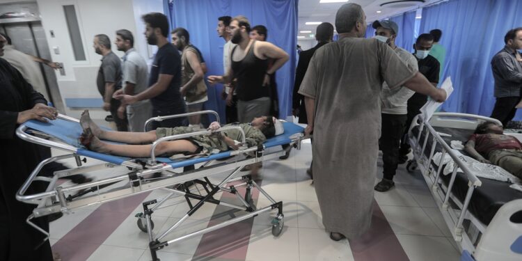 Gaza (---), 11/10/2023.- Wounded Palestinians lie on stretchers at Al-Shefa hospital in Gaza City, 11 October 2023. More than 1,000 Palestinians have been killed and over 5,000 others injured, according to the Palestinian Ministry of Health, after Israel started bombing the Palestinian enclave in response to attacks carried out by the Islamist movement Hamas on Israel from the Gaza Strip on 07 October. More than 3,000 people, including 1,500 militants from Hamas, have been killed and thousands injured in Gaza and Israel since 07 October, according to Israeli military sources and Palestinian officials. EFE/EPA/HAITHAM IMAD