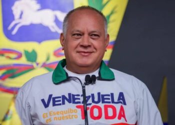 Diosdado Cabello. Foto Con el mazo.