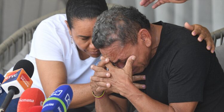 Luis Manuel Diaz, father of Liverpool's forward Luis Diaz, is consoled by his wife Cilenis Marulanda during a press conference at his house in Barrancas, Colombia on November 10, 2023. Colombia's ELN guerrilla group on Thursday freed the father of Liverpool footballer Luis Diaz, ending a 12-day kidnapping ordeal and triggering celebration in his hometown. After days of negotiations for the handover, the rebels presented Luis Manuel Diaz to humanitarian workers at an undisclosed location in the Serrania del Perija mountain range on the border with Venezuela. (Photo by Daniel Munoz / AFP)