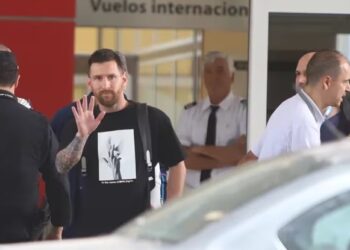 Messi llegó a la Argentina para jugar ante Uruguay y Brasil (rsfotos)