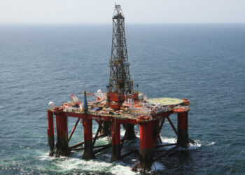 FILE PHOTO: A view of the Aban Pearl gas rig in the Caribbean sea, along the Venezuelan coast May 6, 2010. Picture taken May 6, 2010. REUTERS/PDVSA/Handout