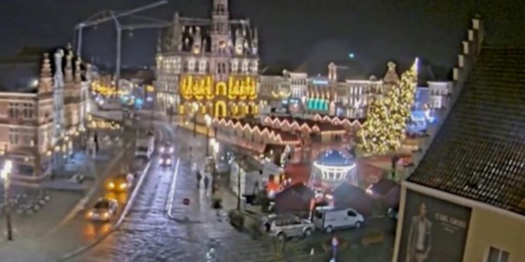 Bélgica, árbol de navidad. Foto captura de video.