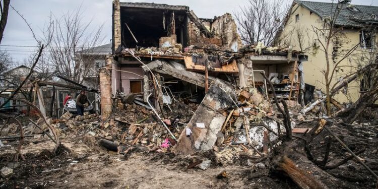 Una casa destruida por un ataque con misiles rusos, mientras continúa la ofensiva de Rusia contra Ucrania, en Kiev, Ucrania. 29 de diciembre de 2022.  REUTERS/Vladyslav Musiienko