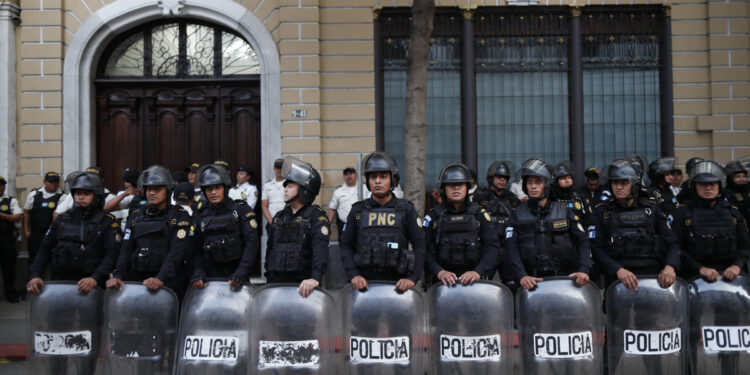 El Congreso guatemalteco aún no reanuda la sesión de juramentación y posesión de los 160 diputados para el X período legislativo del país, para luego proceder al proceso de investidura del presidente electo Bernardo Arévalo de León. EFE/ Bienvenido Velasco