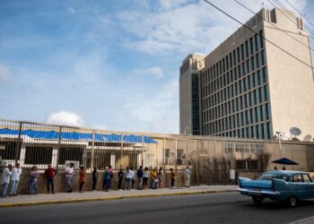 Cubans queue to enter the US embassy in Havana on January 9, 2024. The US Customs and Border Protection agency said on January 27, 2024, that it had registered some 153,600 irregular entries from Cuba in 2023. Another 67,000 entered legally under a family reunification program introduced a year ago by the administration of Joe Biden. And there are yet more, undetected, who arrive on rafts and manage to enter the United States under the radar. Together with the 313,506 who left in 2022, this recent mass movement represented "the largest number of Cuban migrants recorded in two years since the beginning of the post-revolutionary Cuban exodus in 1959," said Jorge Duany, Director of the Cuban Research Institute at Florida International University. (Photo by Yamil LAGE / AFP)