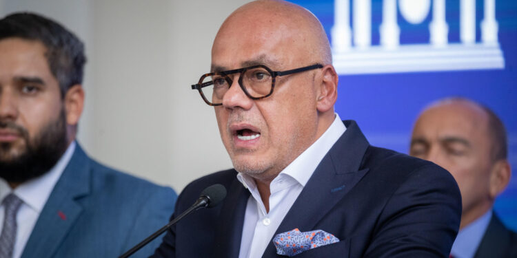 (VENEZUELA) 19/02/2024.- El presidente de la Asamblea Nacional, Jorge Rodríguez, habla durante una rueda de prensa este lunes en Caracas (Venezuela). La oposición mayoritaria de Venezuela, agrupada en la Plataforma Unitaria Democrática (PUD), presentó este lunes una propuesta de calendario para las presidenciales de este año -aún sin fecha definida- que será revisada por la Asamblea Nacional (AN, Parlamento), controlada por el chavismo. EFE/ Rayner Peña R.