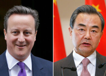El secretario de Asuntos Exteriores británico, David Cameron, y el ministro de Asuntos Exteriores chino, Wang Yi.
Kirsty Wigglesworth / Sergei Grits / AP